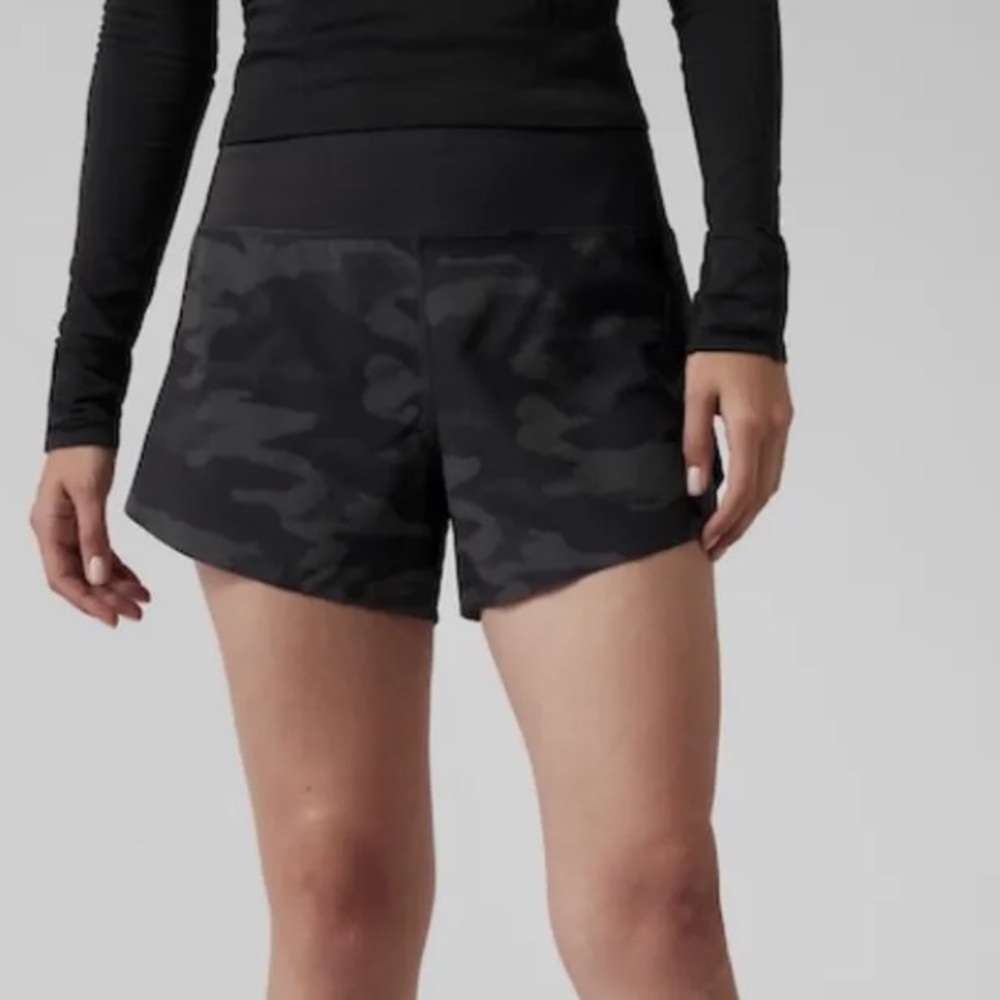 Athleta run w it 4.5 CAMO reflective shorts. New